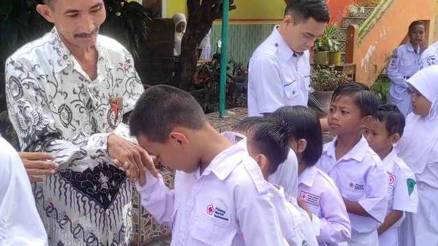 Belajar Menghargai Teman dan Guru di Lingkungan SMP